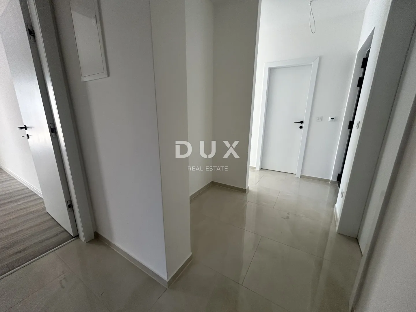 šibenik, vodice – stan u prizemlju sa 121 m² vrta, 2 parkinga, novogradnja - slika 19