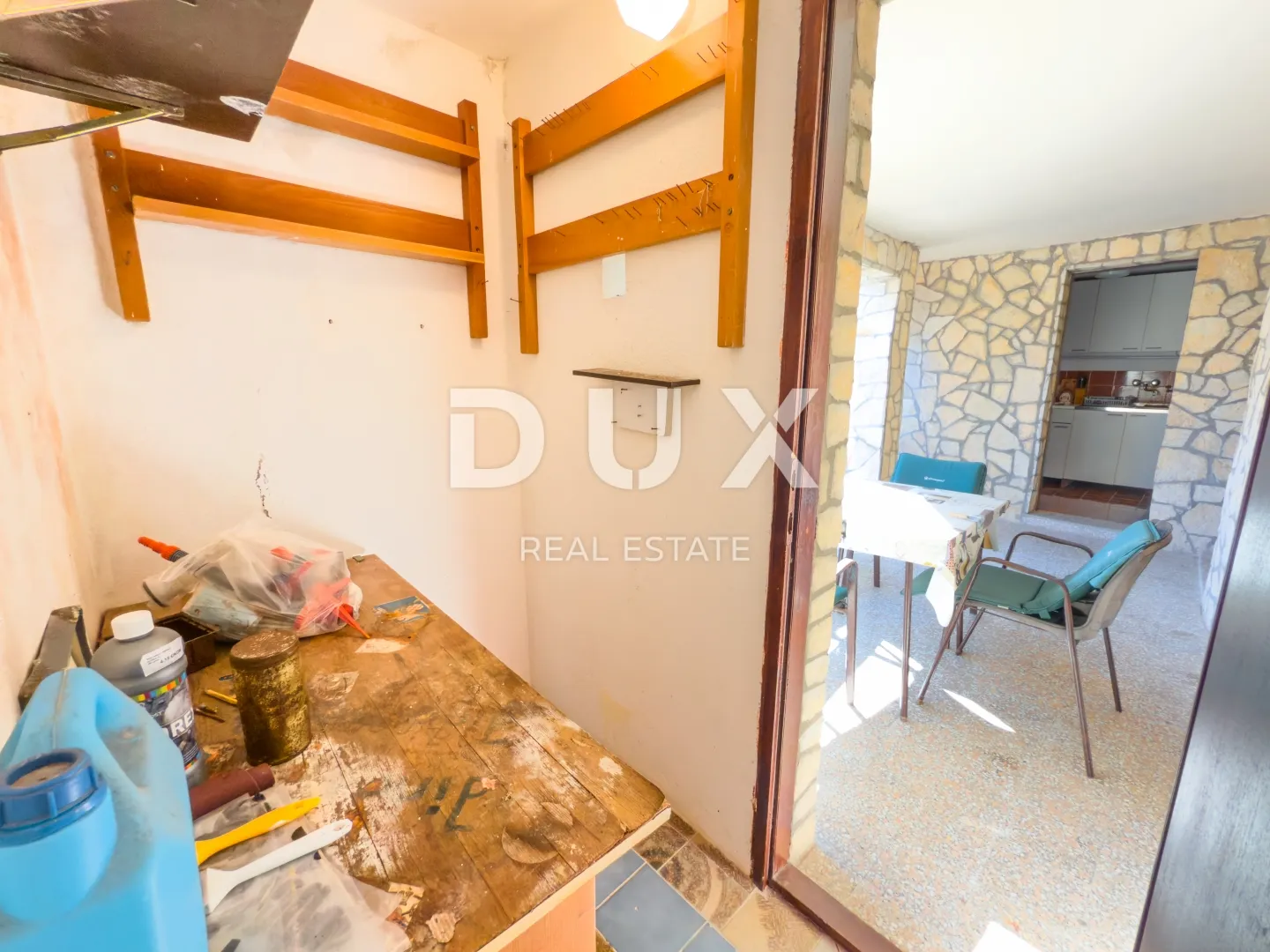 otok krk, baška (okolica) - kamena kuća s velikom okućnicom - slika 48