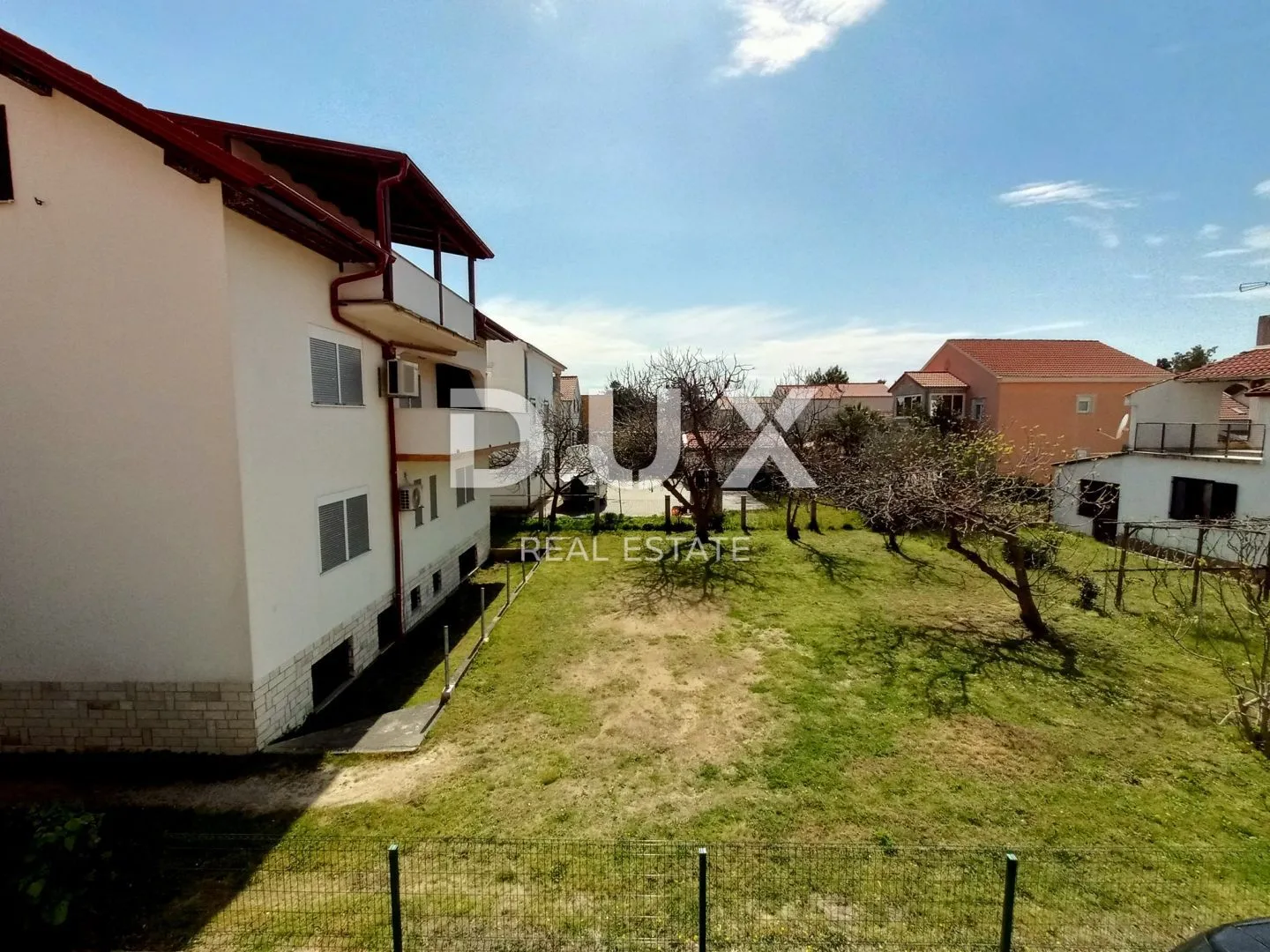 zadar, sabunike - prostrana apartmanska kuća s velikom okućnicom - slika 3