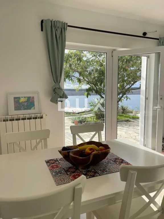 crikvenica, jadranovo -prostrani stan u prizemlju, 80 m od mora - slika 8