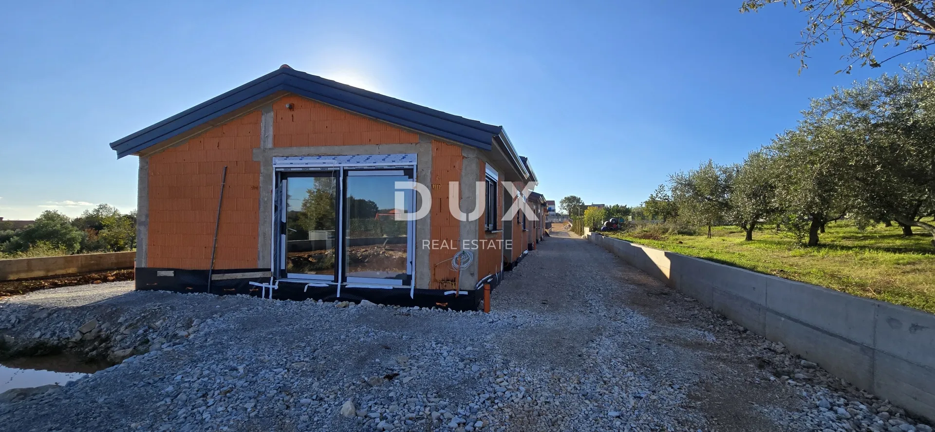 istra, kaštelir - tri prizemnice s bazenom, novogradnja - slika 12