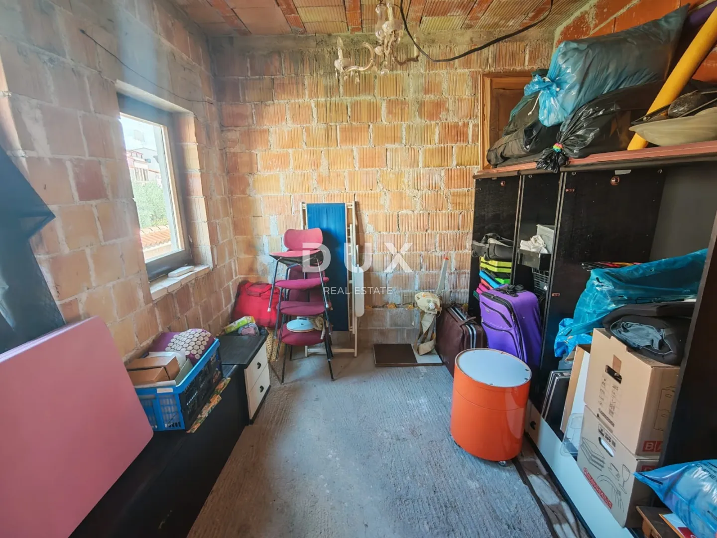istra, pula - kuća 250m2, 700m od mora - slika 14