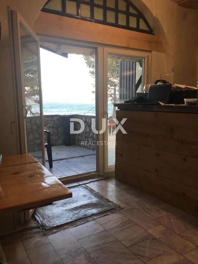 karlobag - ugostiteljski objekt 1. red do mora 420m2 + dvorište 176m2 - slika 17