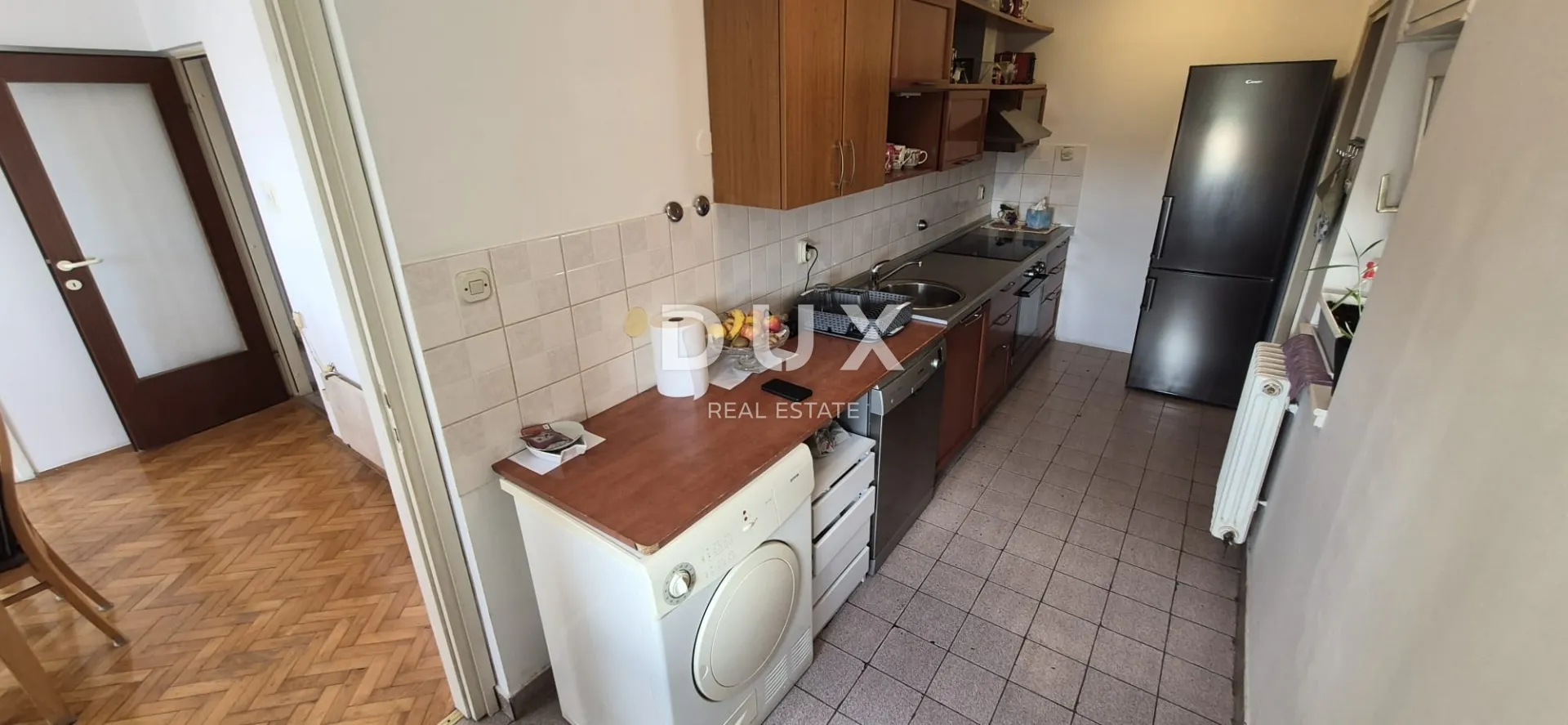 istra, pula - prostrani obiteljski stan na traženoj lokaciji! - slika 9