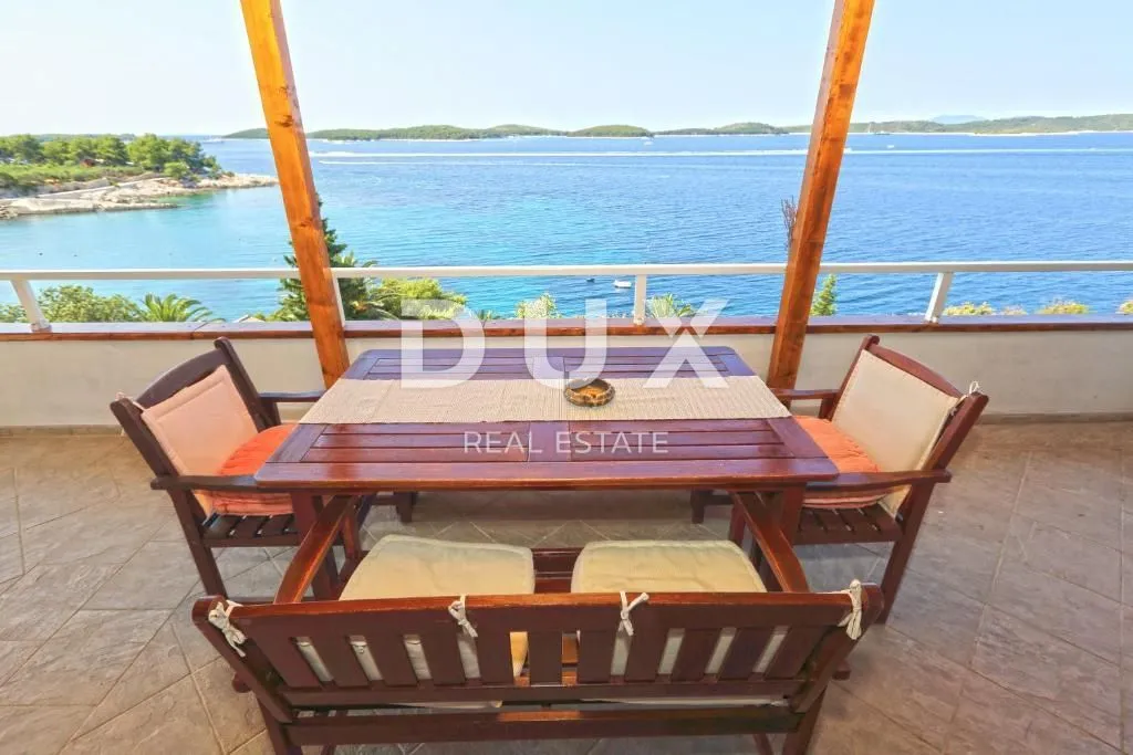otok hvar - vila u gradu hvaru prvi red do mora - slika 20