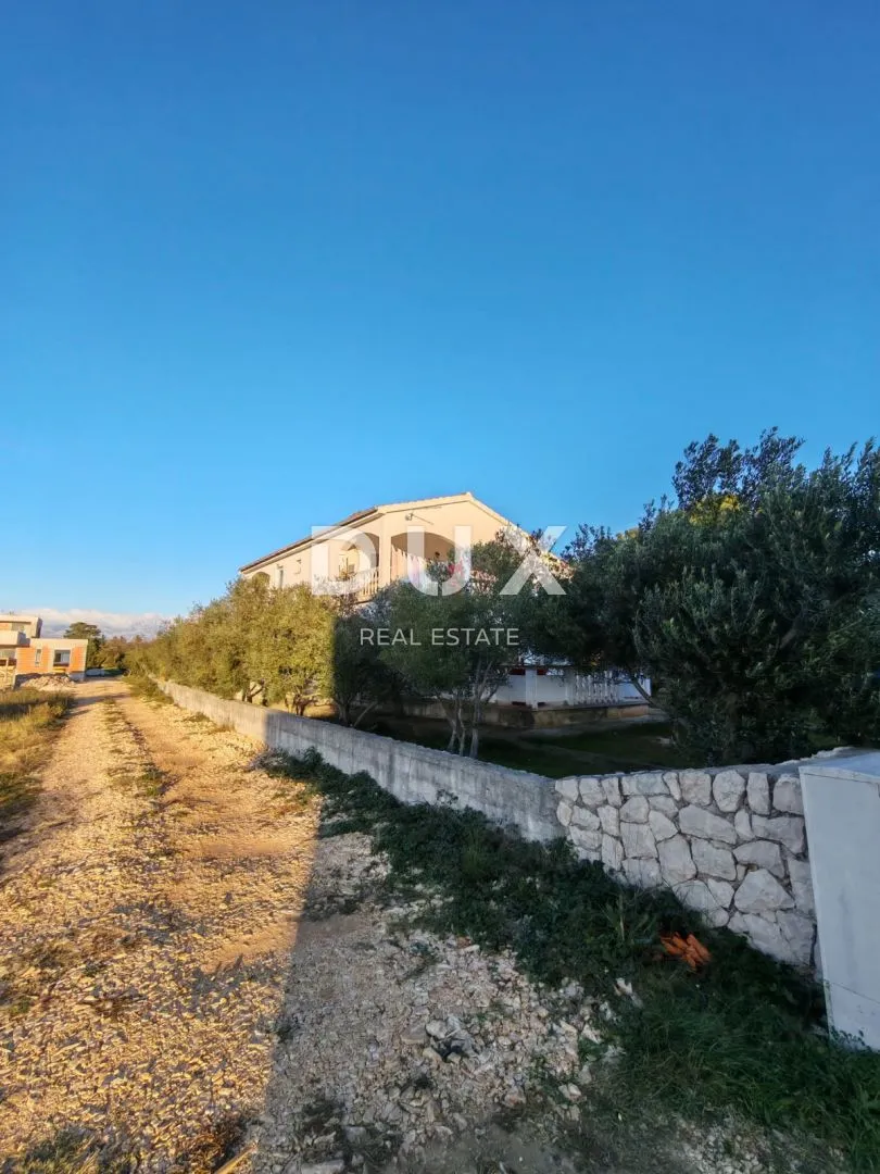 zadar, vrsi - kuća s velikim stanom, tri apartmana i prostranim dvorištem s maslinama! - slika 7