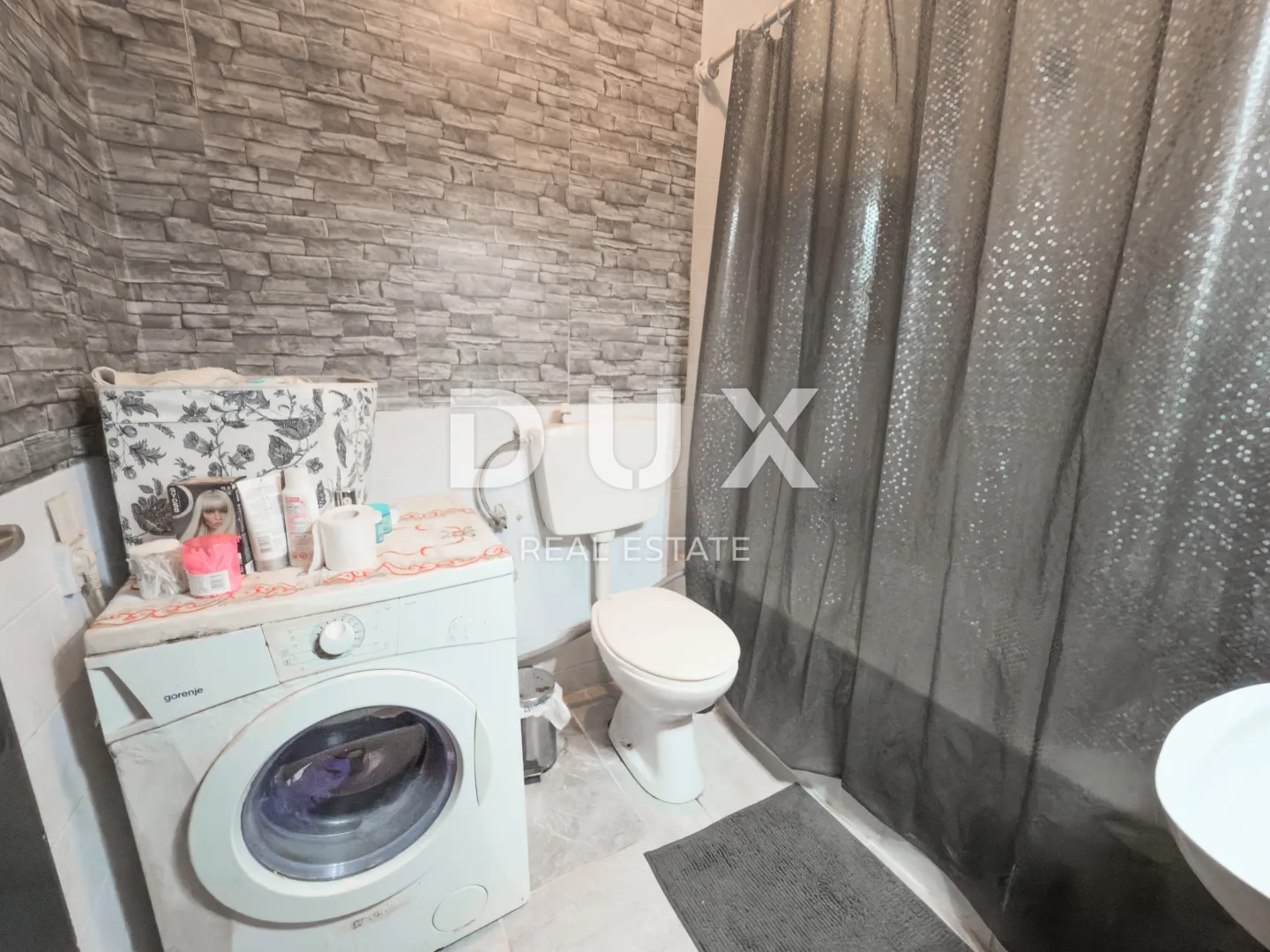otok krk, baška - kuća s 5 apartmana i velikom okućnicom - slika 59