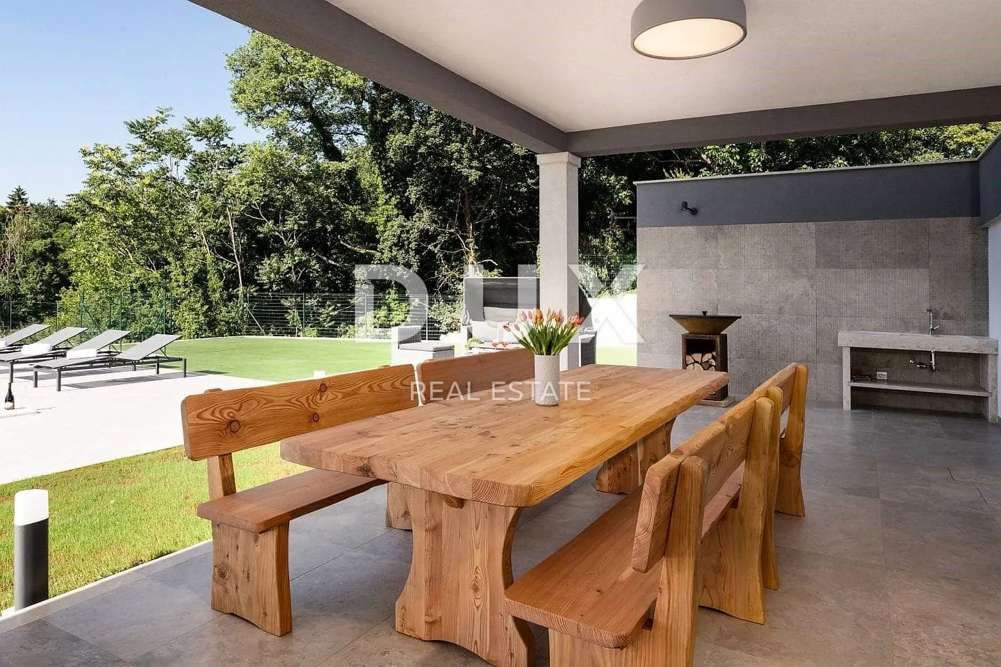 istra, tinjan - otmjena, prostrana vila - slika 14