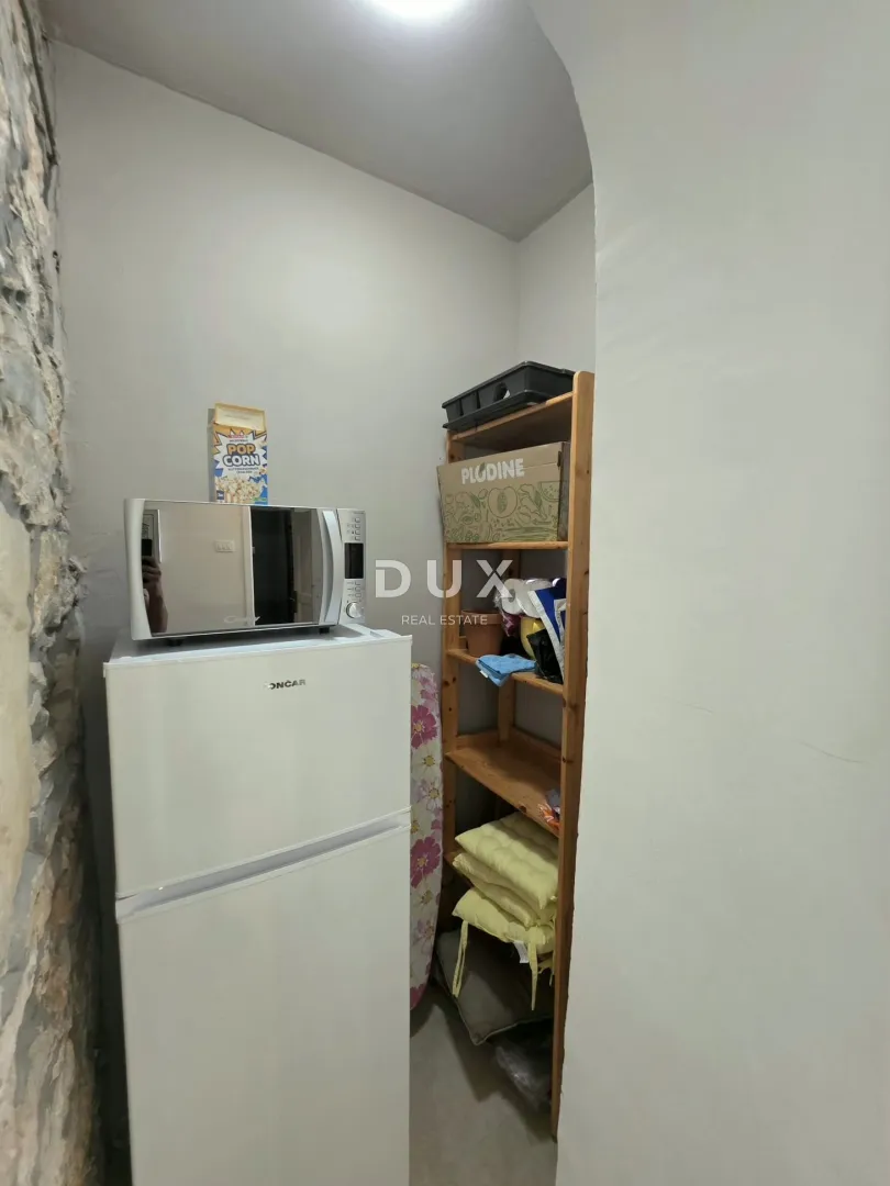 istra, pula - prodaja 2ss + db potpuno renoviran stan u centru grada - slika 8