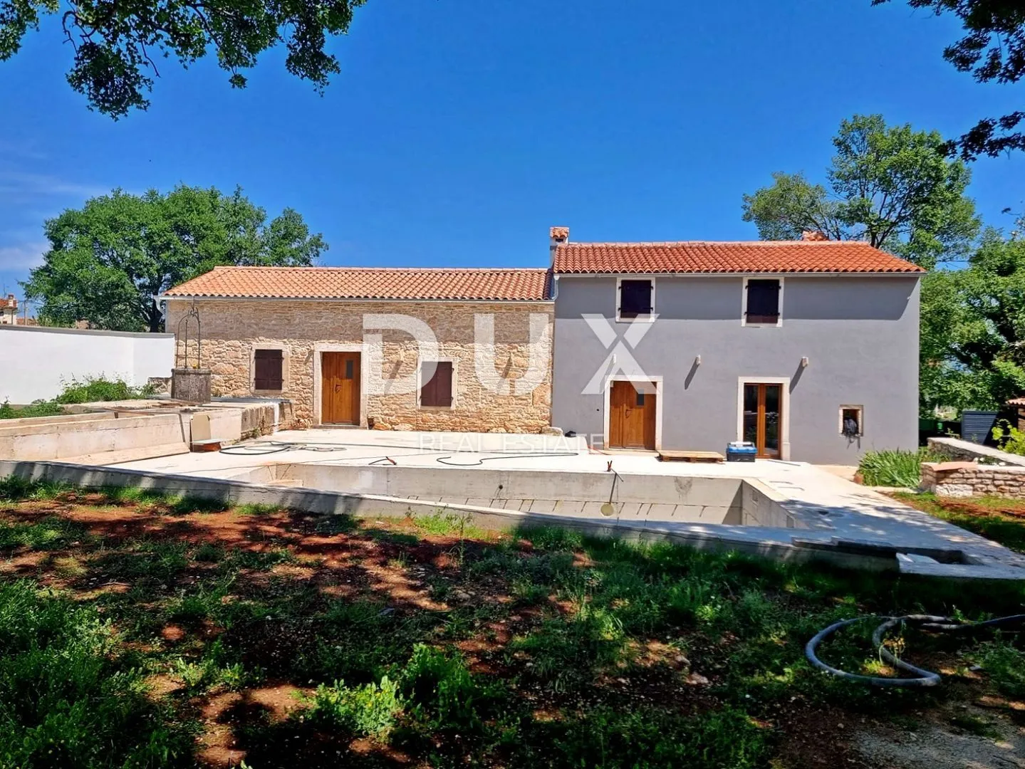 ISTRA, BARBAN - Kamene kuće s bazenom