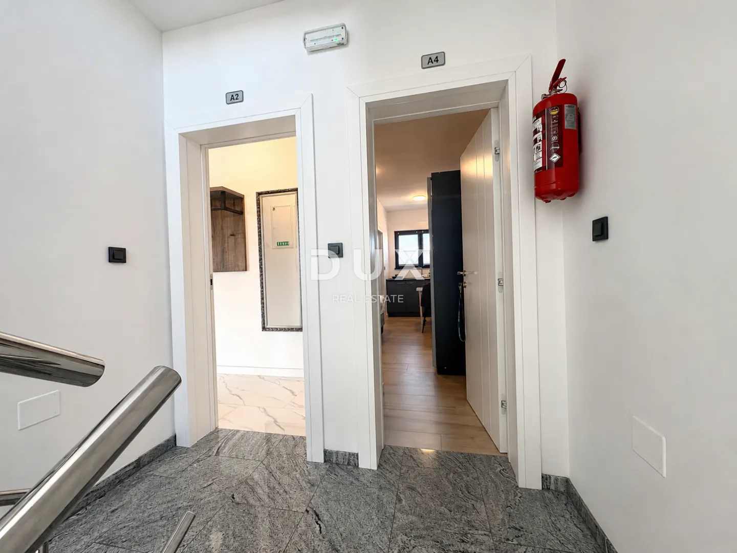 vodice, srima – dvosoban stan s terasom i studio apartman, 50m od mora i plaže - slika 12