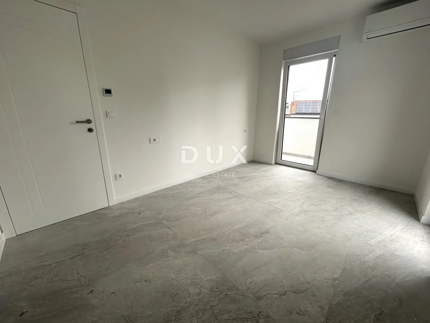 šibenik, vodice – penthouse s krovnom terasom, 120m od plaže, 2 garaže - slika 10