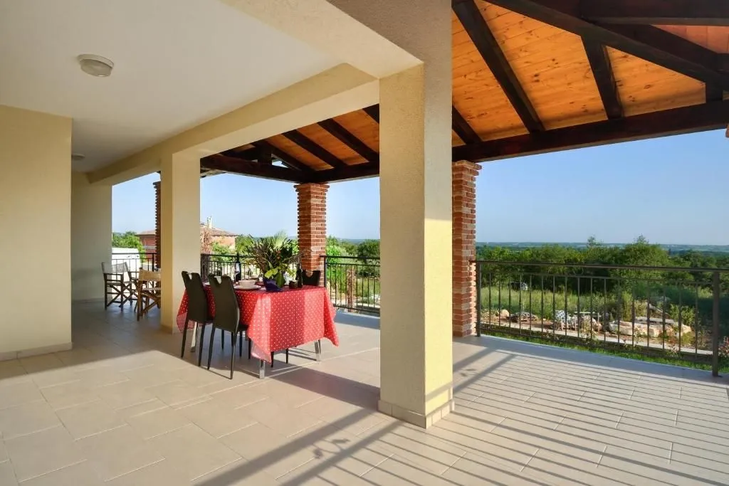 istra, poreč - prekrasna kuća sa uhodanim poslom - slika 9