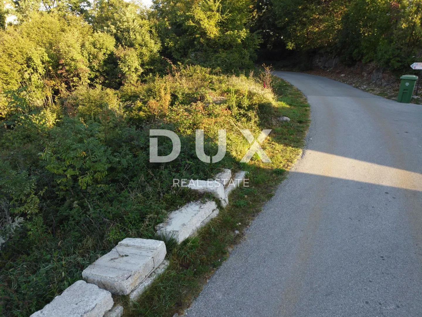 viškovo- građevinsko zemljište 810m2 za poslovno- stambenu ili stambenu zgradu- stanove/ obiteljsku kuću - slika 24