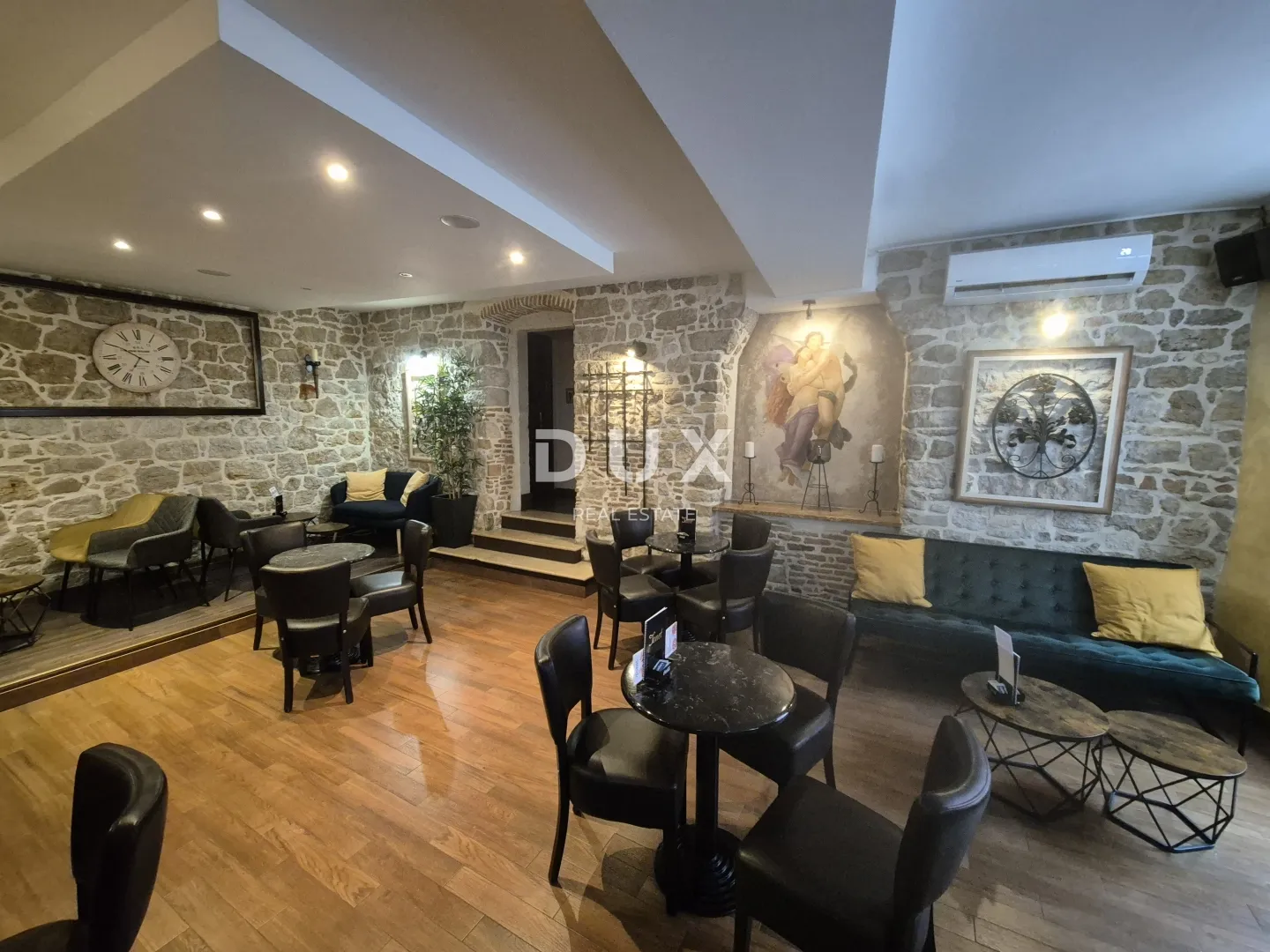 istra,rovinj - predivan uhodani caffe bar u srcu rovinja - slika 2