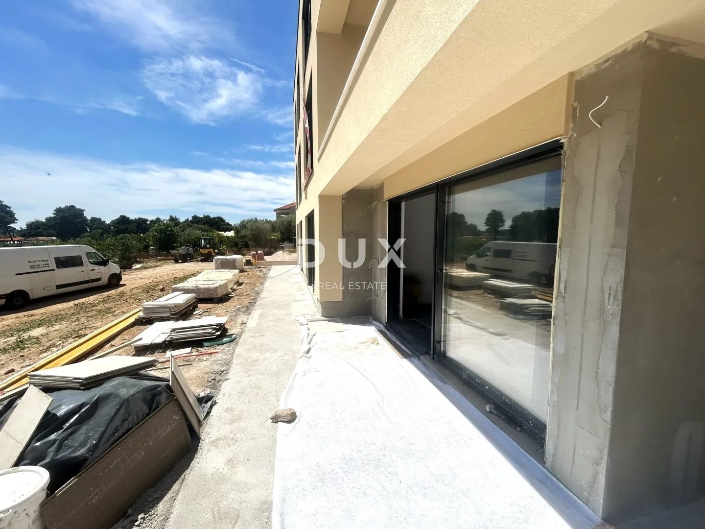 vodice – 3ss+db stan s vrtom i pogledom na more, 70 m od mora i plaže - slika 8