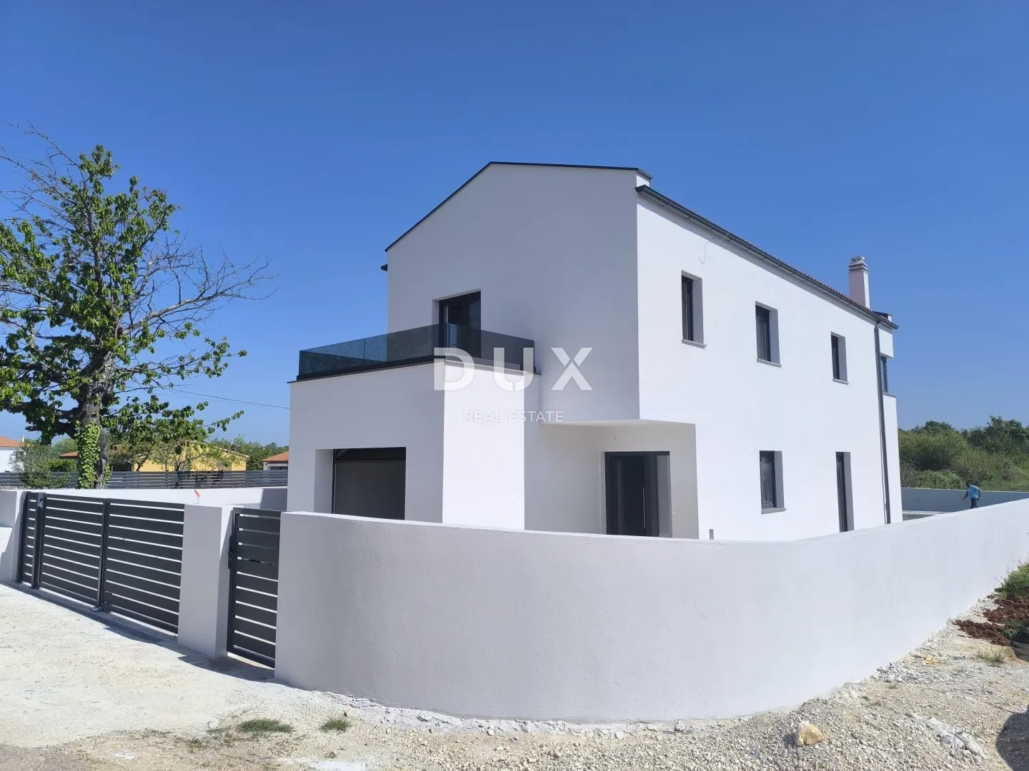 istra, svetvinčenat - kuća s bazenom i garažom u srcu istre - slika 1