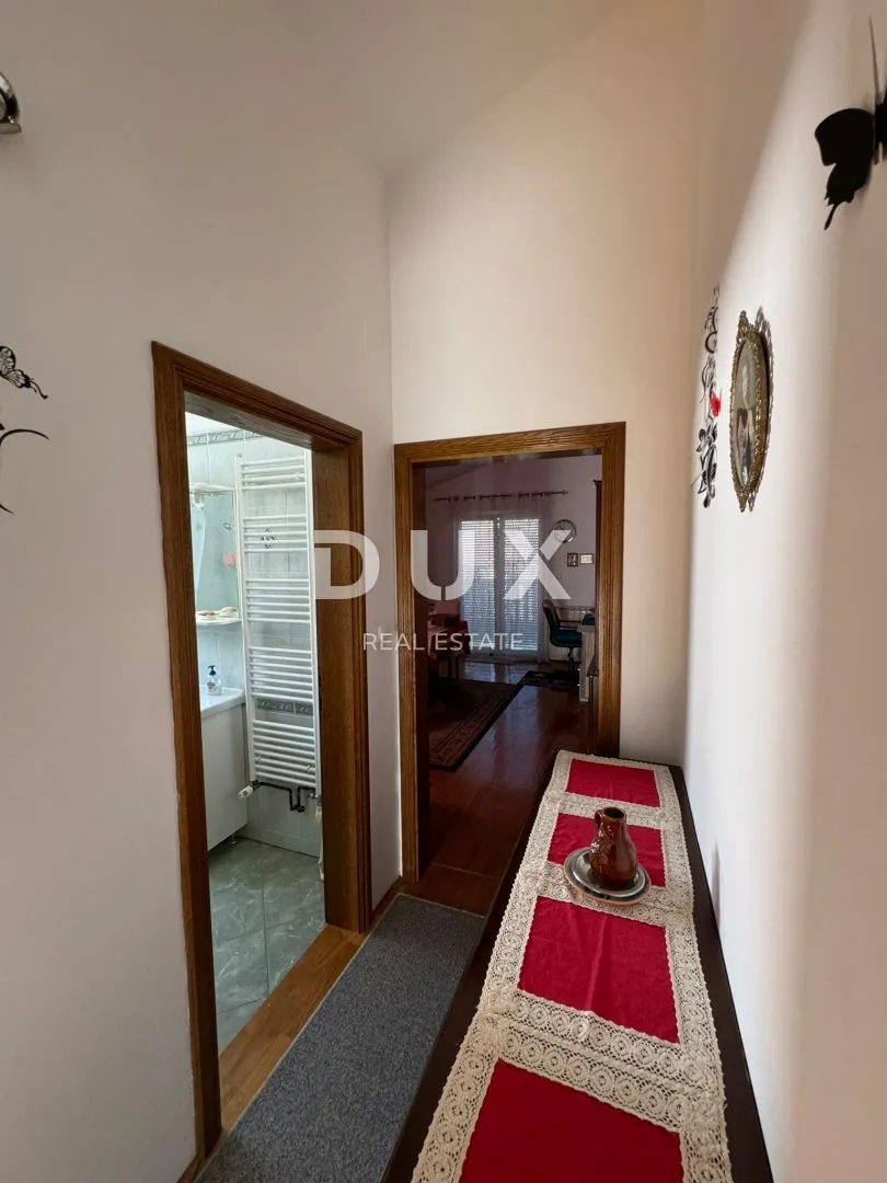 šibenik, vodice - prekrasna samostojeća kuća u vodicama! - slika 9