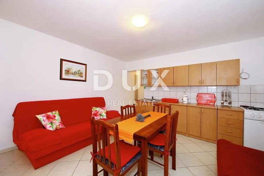 pirovac - apartmanska kuća - slika 16