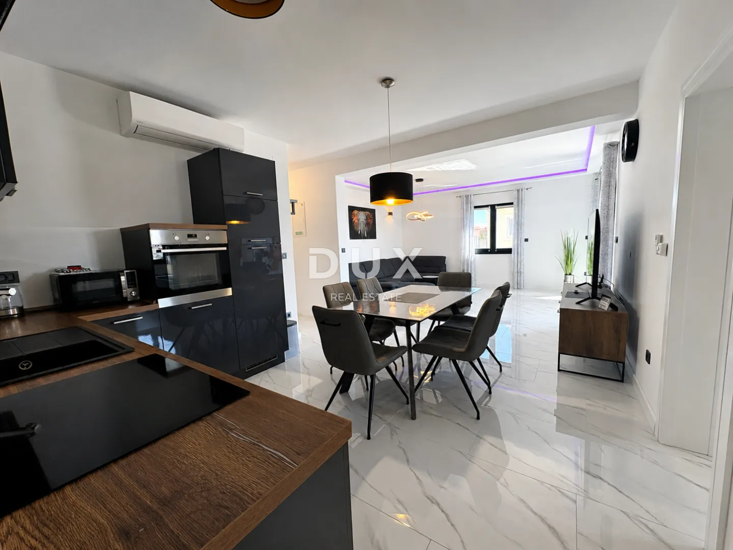 VODICE, SRIMA – Dvosoban stan s terasom i studio apartman, 50m od mora i plaže - Srima, Vodice