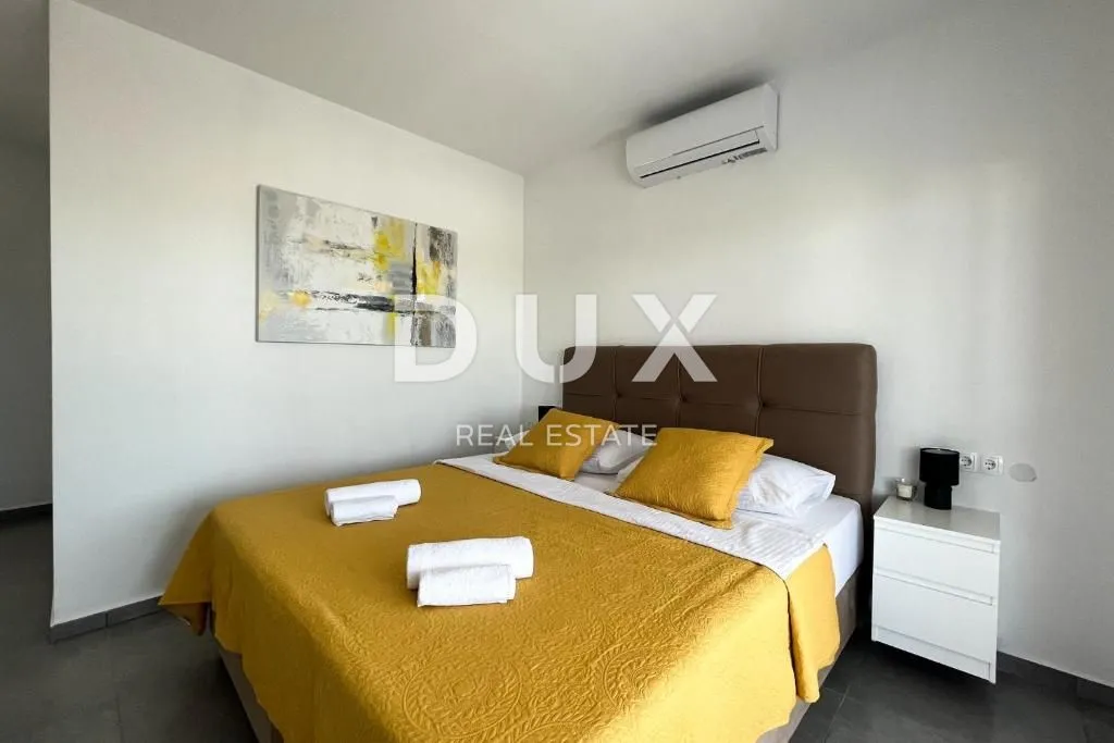 zadar, murvica - vila s bazenom i velikom okućnicom! - slika 17