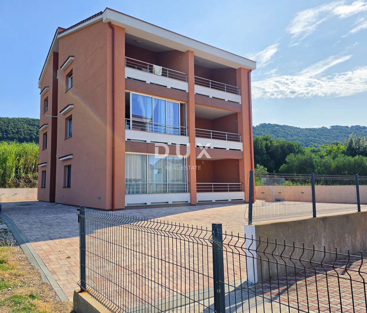 otok rab, banjol - stan u potkrovlju od 80m2 s galerijom - slika 2