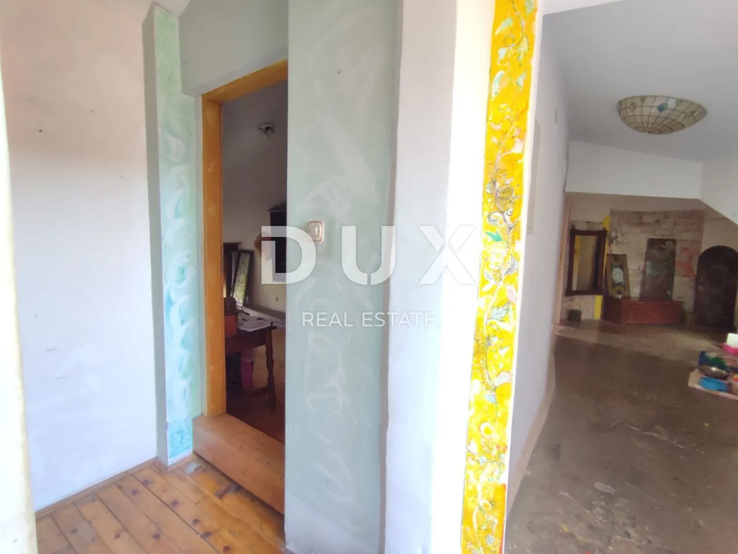 istra, pula - stan za renovaciju u strogom centru grada - slika 18
