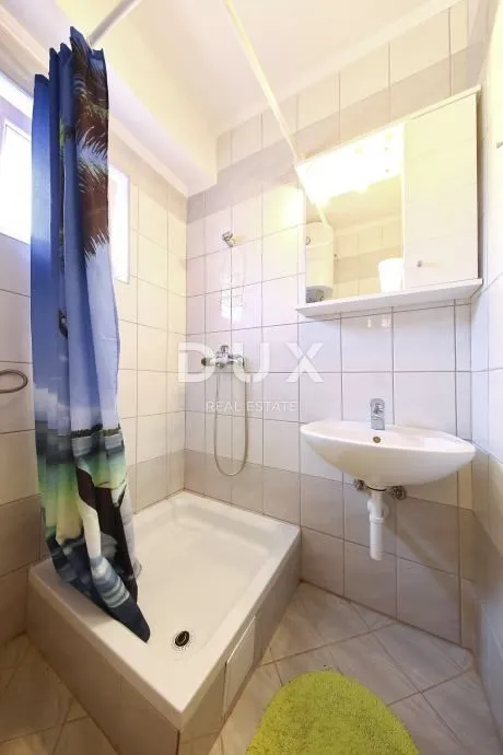 pirovac - apartmanska kuća - slika 8