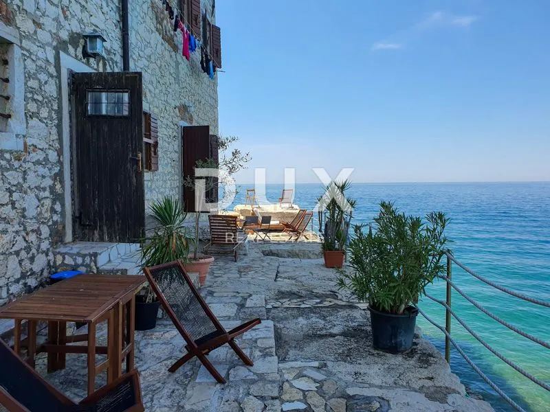 istra, rovinj - 1ss+db stan smješten prvi red do mora s privatnom plažom - slika 14
