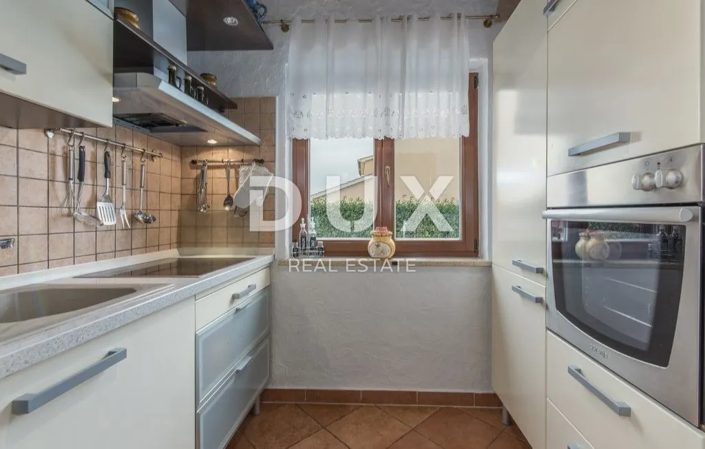 istra, kaštelir - vila s predivnim pogledom na more - slika 12