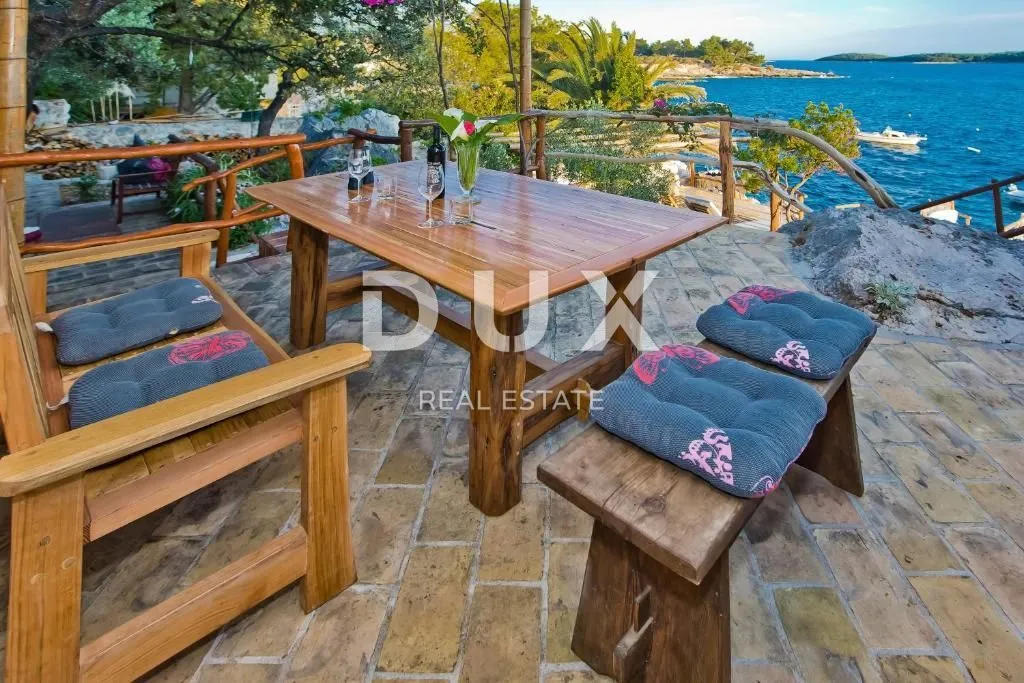 otok hvar - vila u gradu hvaru prvi red do mora - slika 3