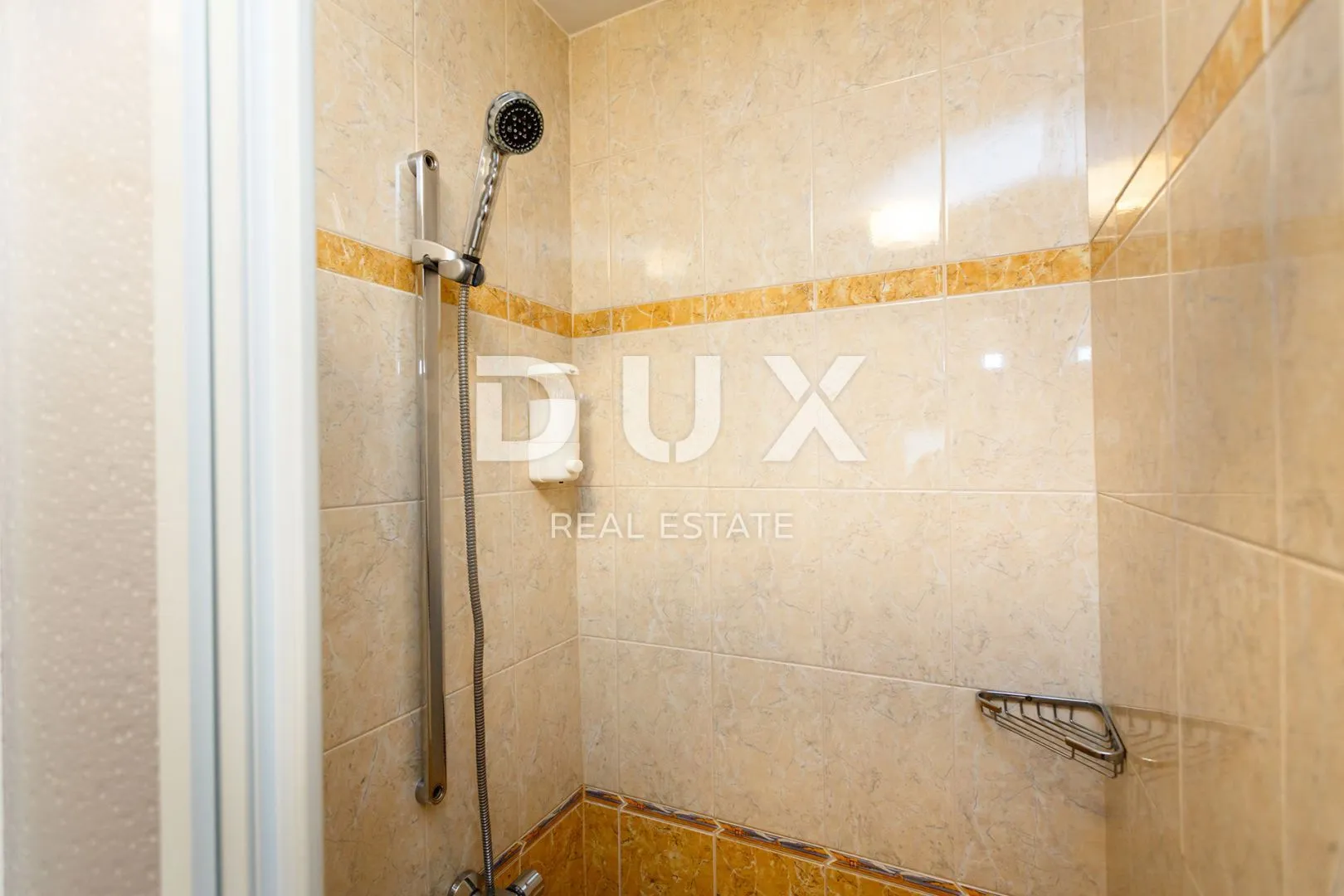 otok krk, malinska - renovirana apartmanska kuća u blizini mora - slika 34