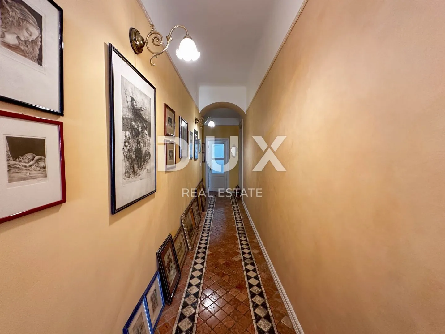 rijeka, centar - stan , 4s + db, 3. kat, gospodski uređen! - slika 11