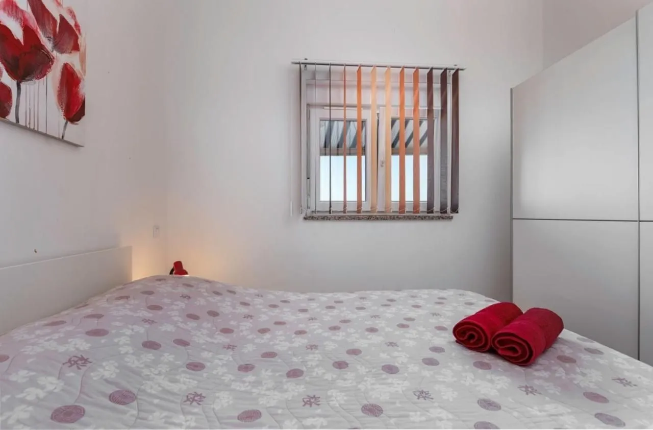 istra, medulin velika apartmanska kuća! - slika 15