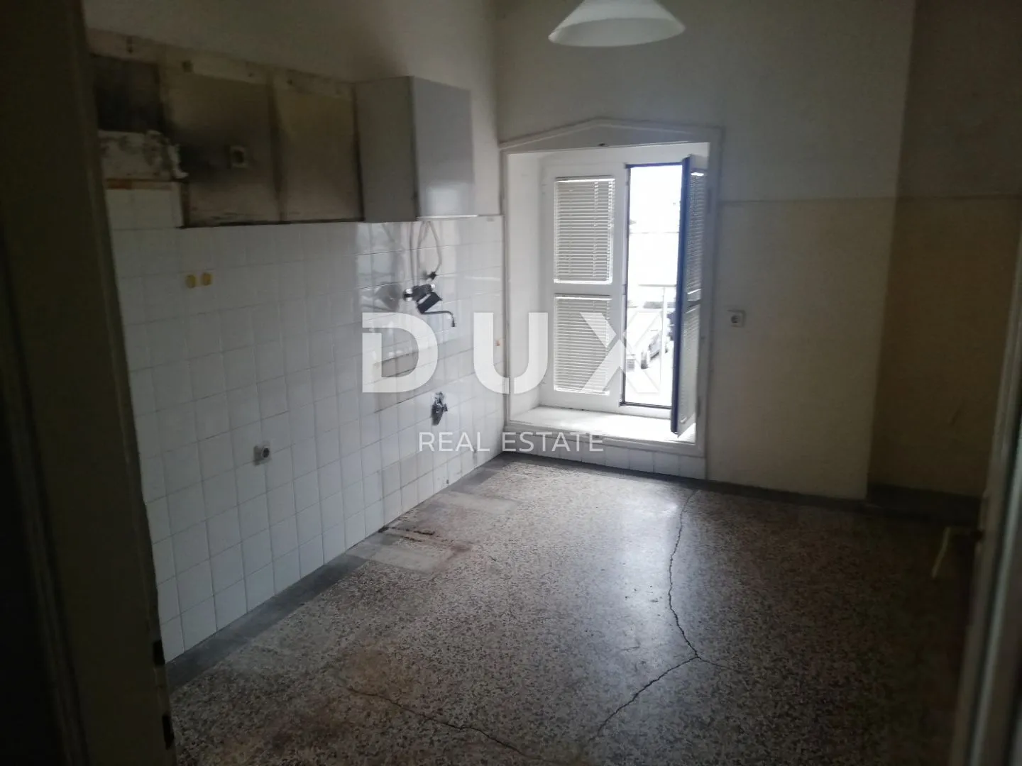 rijeka, centar - stan uz more u samom centru - slika 10