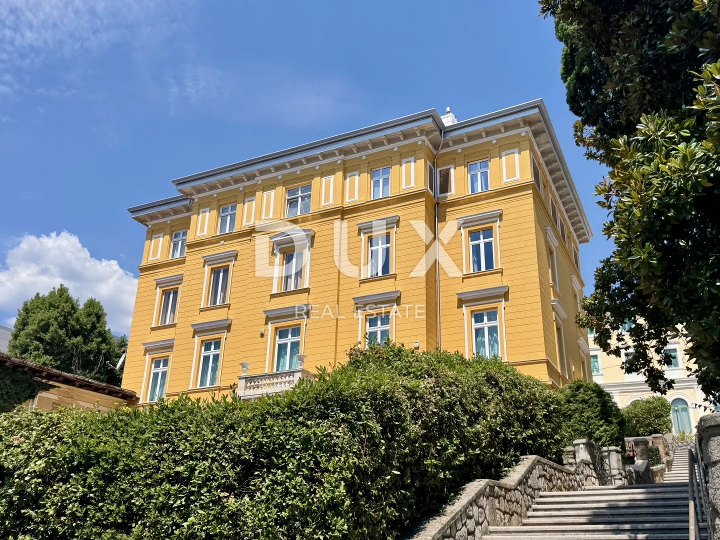 OPATIJA, CENTAR - spoj luksuza i autentičnosti, stan u sređenoj povijesnoj vili u centru Opatije s pogledom