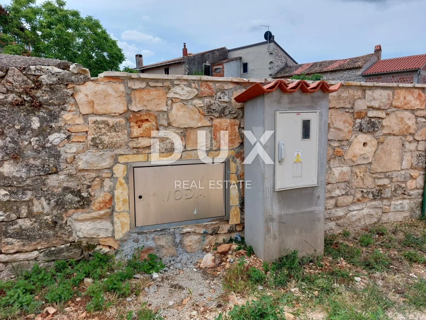 istra, brtonigla - kamena kuća s velikom okućnicom - slika 12