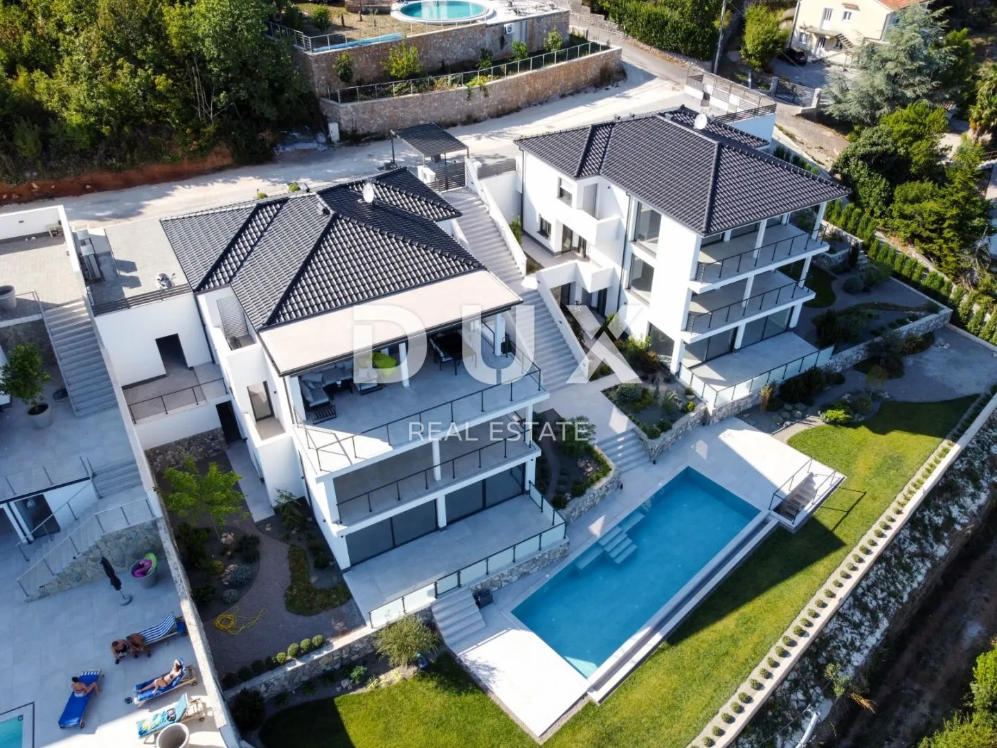 opatija, lovran, liganj - stan u vili s bazenom 120m2+terasa 27m2s panoramskim pogledom na more + okoliš 105m2 - slika 2