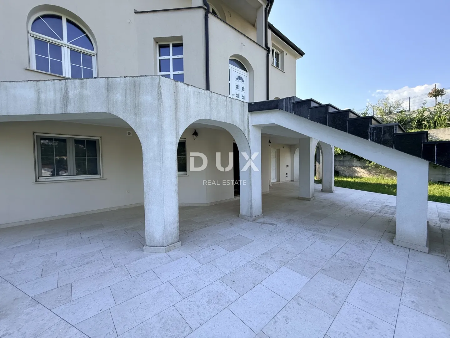 kastav, brnčići – luksuzna villa američkog stila na privatnoj parceli od 2000m2 - slika 19