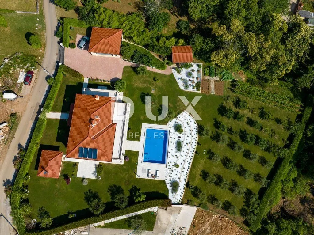lovran - visoko luksuzna obiteljska vila smještena u manjem naselju - slika 43