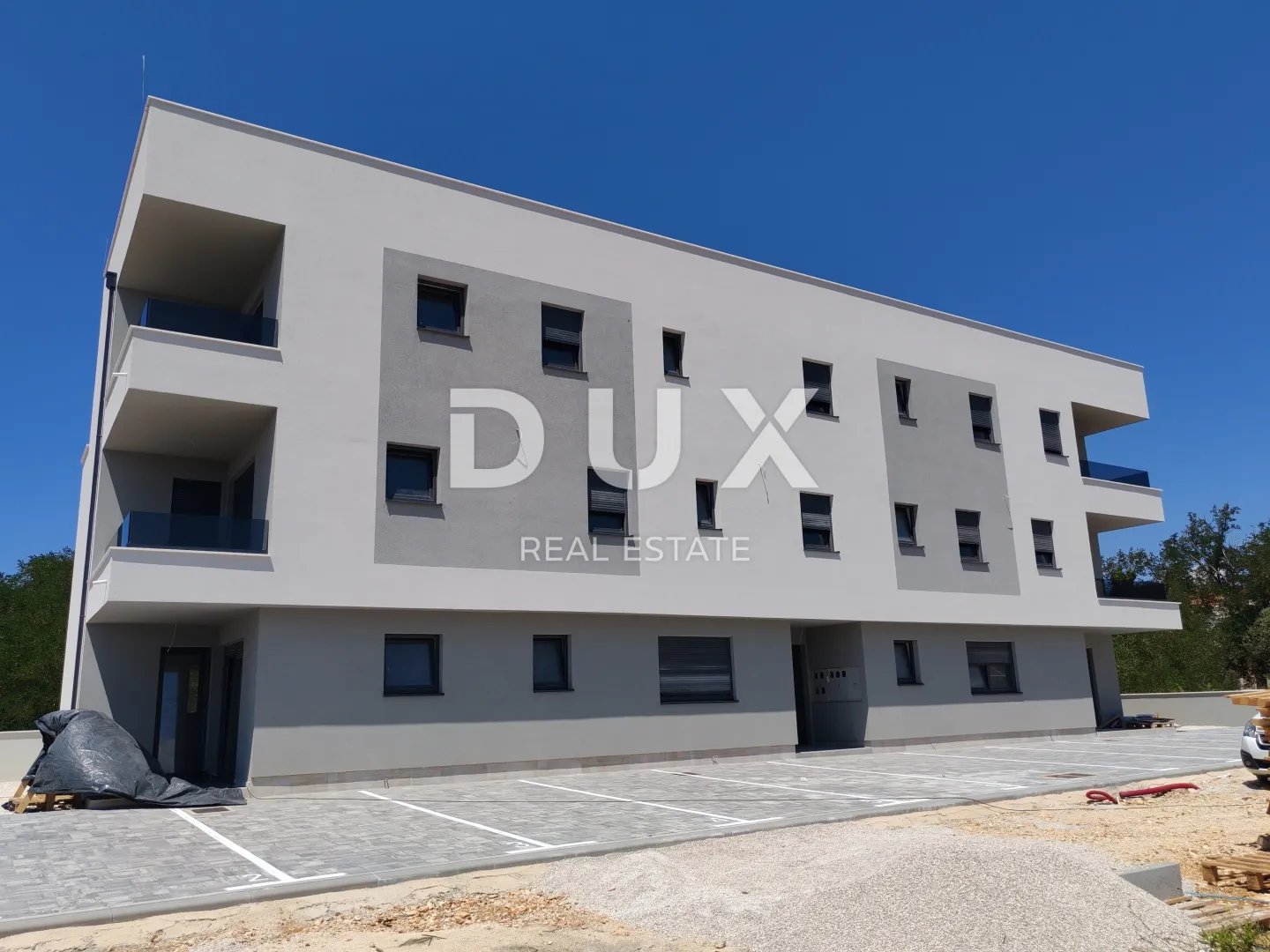 zadar, privlaka - elegantan stan s vrtom 110 metara od mora! s1 - slika 1