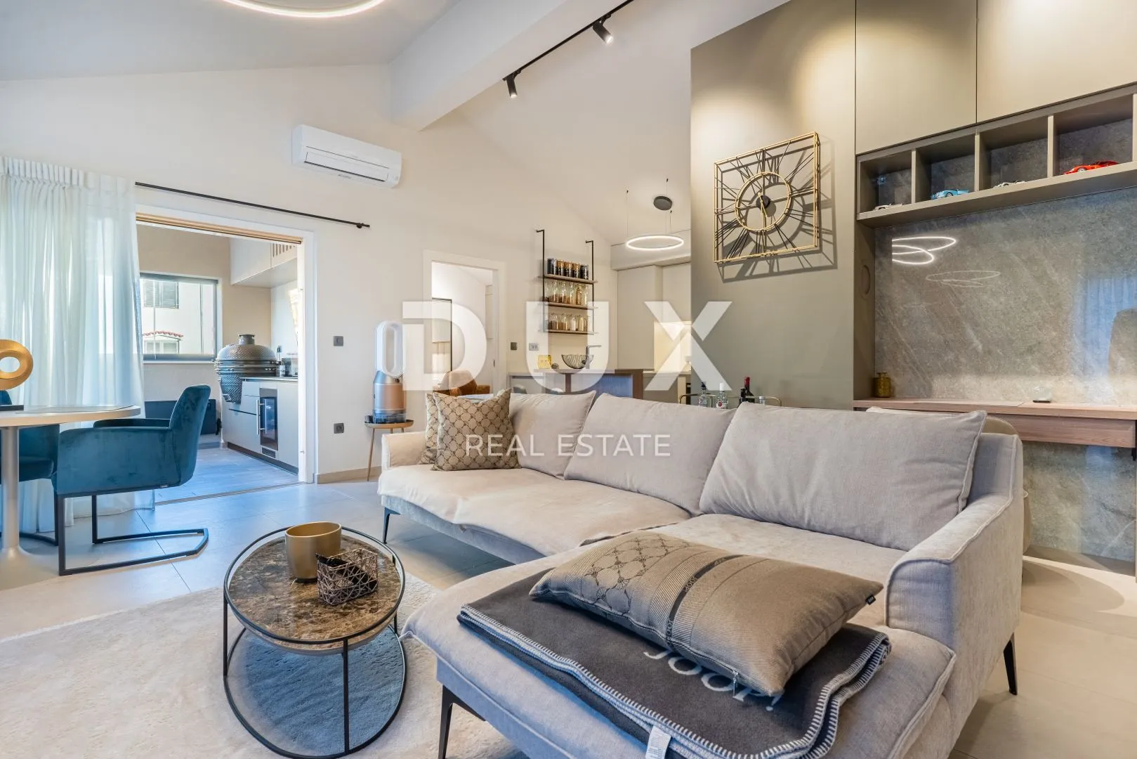 otok cres, izuzetan 2s+db stan na top lokaciji prvi red do mora - slika 37