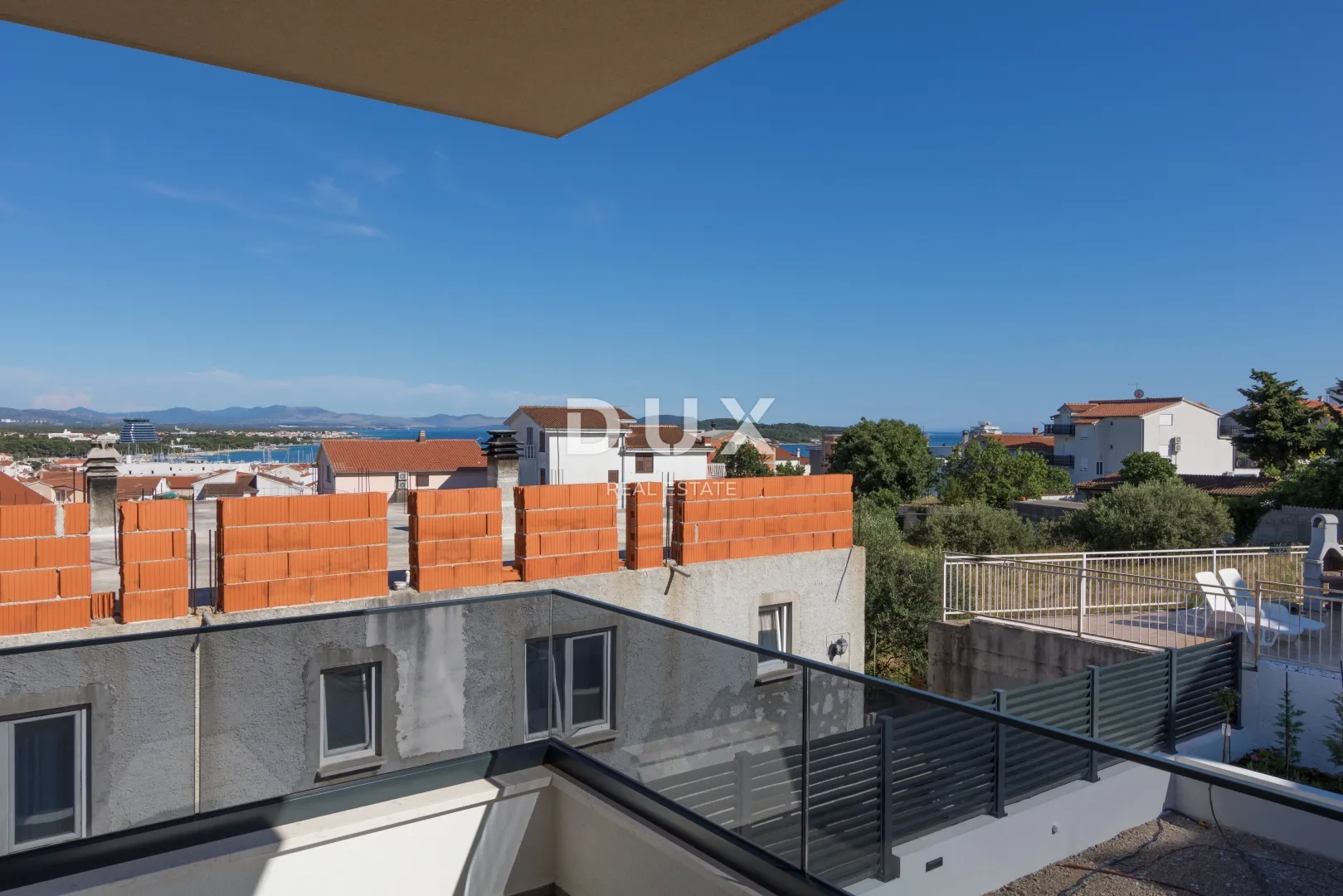 dalmacija, vodice - dvosoban stan, panoramska krovna terasa - slika 9