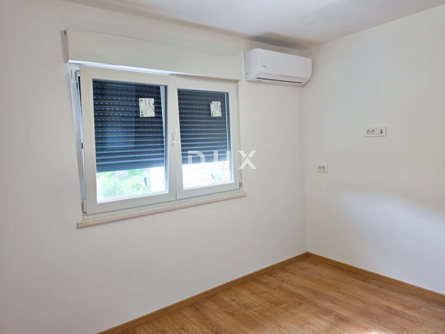 otok rab, banjol - dvoetažni stan s galerijom blizu mora - slika 12