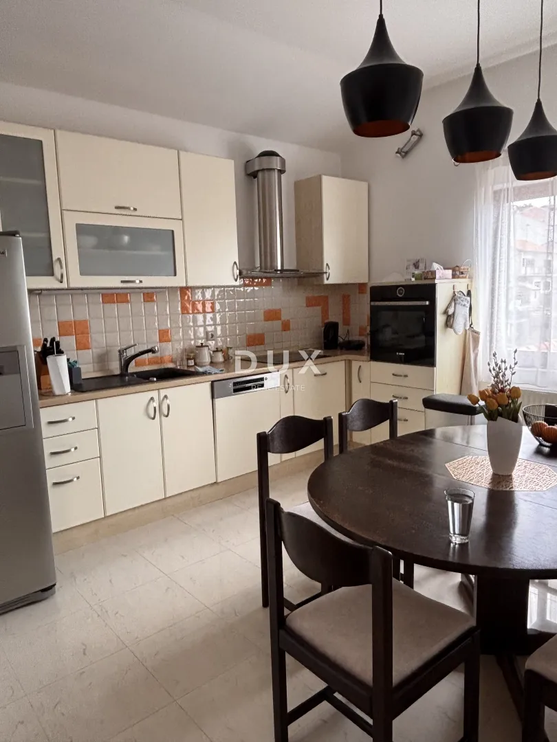 šibenik, crnica – dvoetažni stan sa pogledom i garažom, 250 m² - slika 5