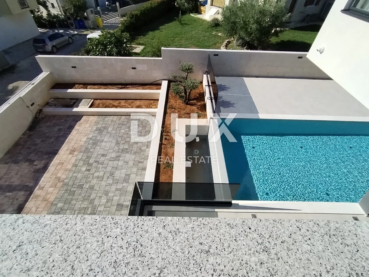 istra,medulin- luksuzna vila 150m od mora! - slika 76