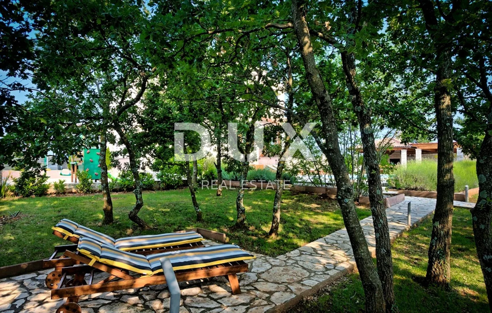 istra, svetvinčenat - komforna kuća s bazenom i prostranom okućnicom - slika 37