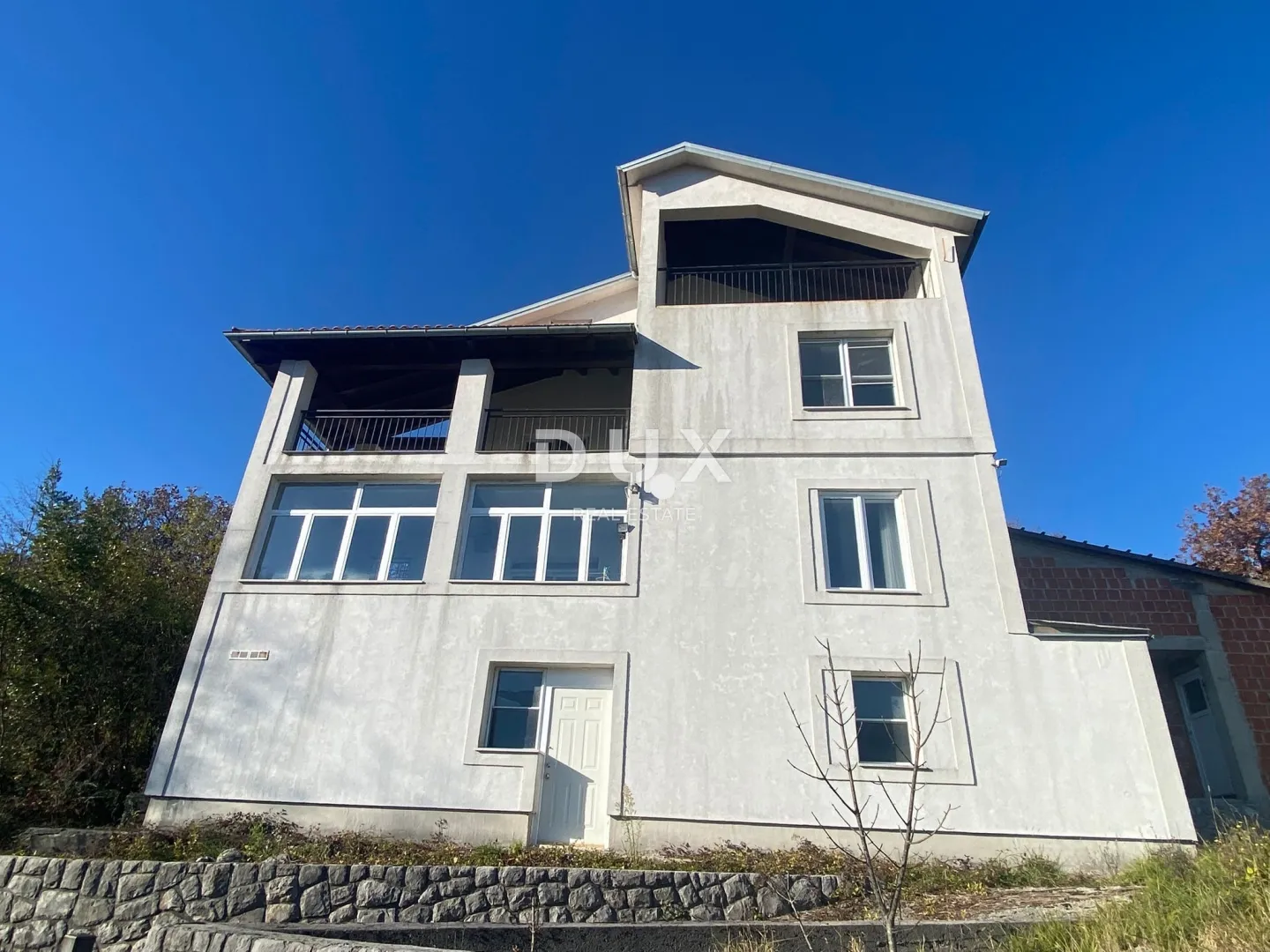 OPATIJA, BREGI - samostojeća kuća 400 m2 + okućnica 826 m2 + 3 garaže s pogledom na more! PRILIKA! - Bregi, Matulji