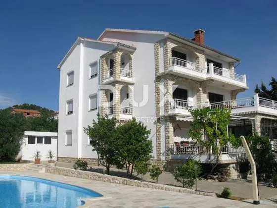 otok rab, barbat - vila sa 5 apartmana i bazenom - slika 2