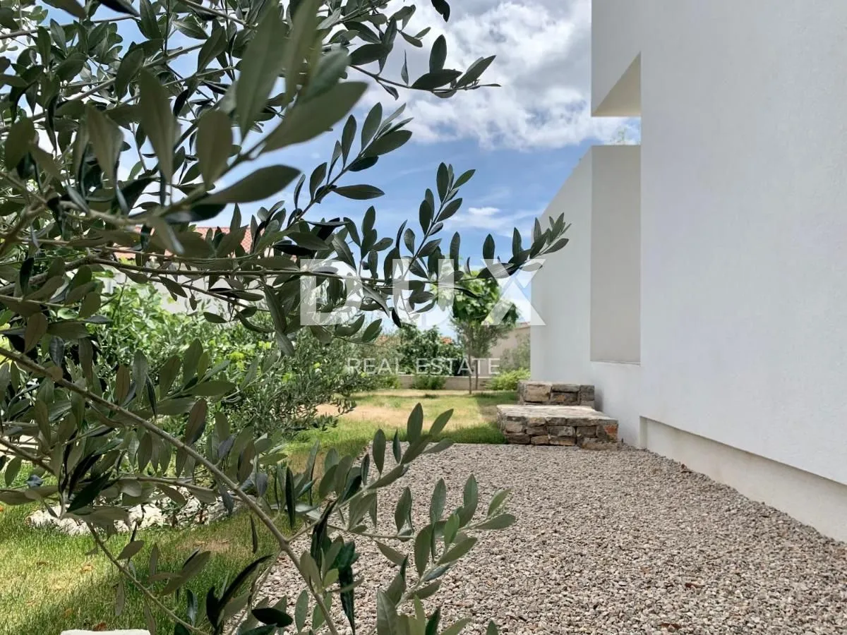otok krk, grad krk - moderna vila s dva stana i 2 bazena - slika 14